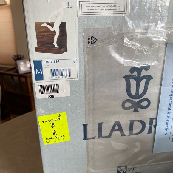 RETIRED 2008 ‘FASTER’ LLADRO PORCELAIN FIGURINE - Picture 8 of 12